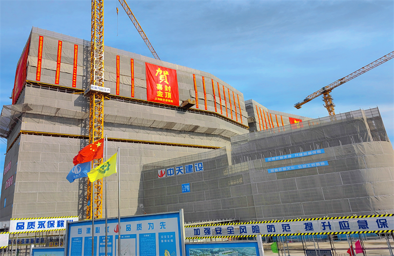 2024年10月30日，尊龙时凯三建上海新华泰医院项目主体封顶。